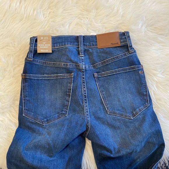 Madewell 10” Button Up Drop Raw Hem Edition - Picture 4 of 5